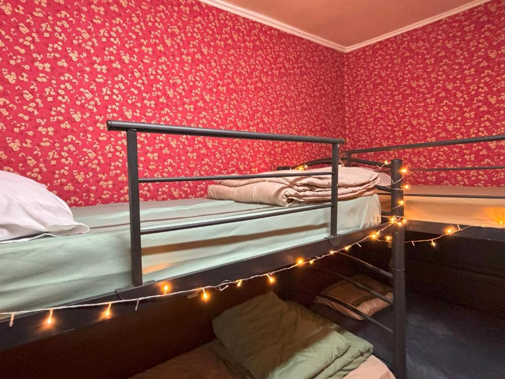 Postel nebo postele na pokoji v ubytování Grammy Hostel Residence