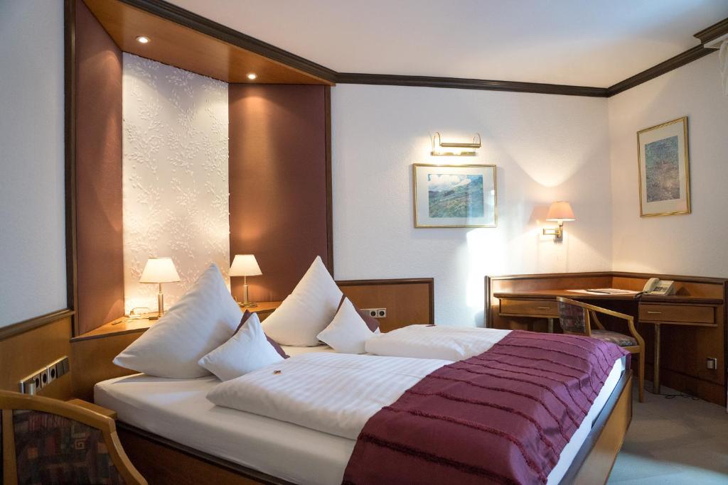 Postel nebo postele na pokoji v ubytování Hotel Chalet