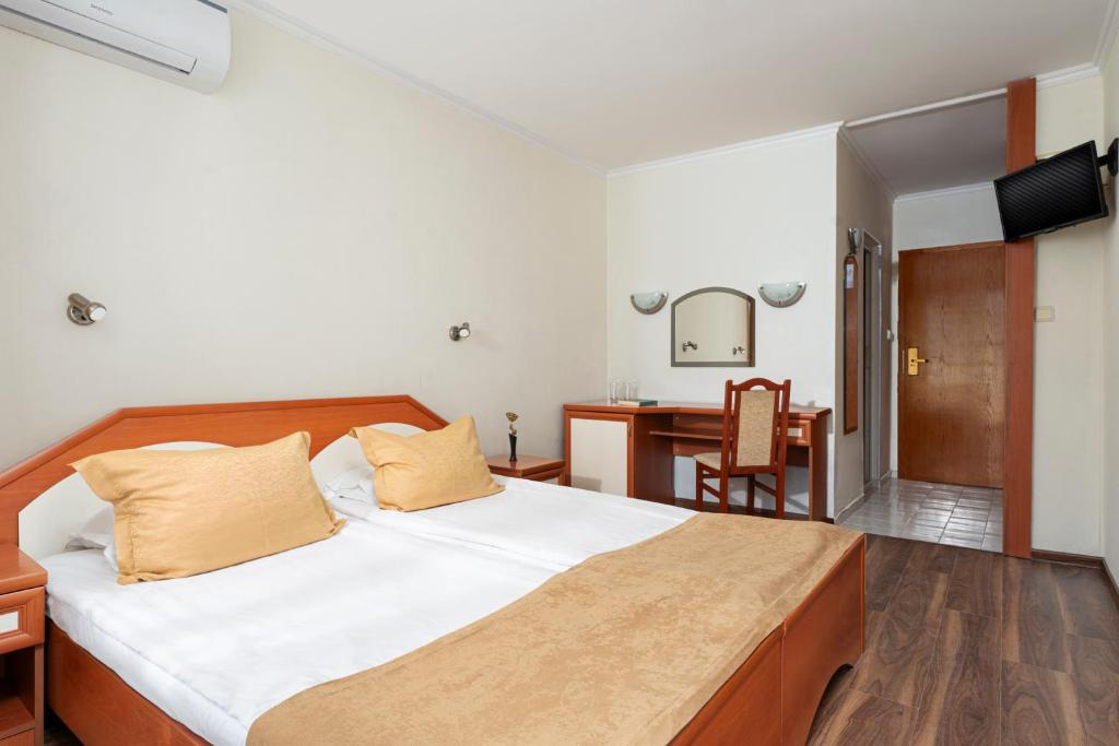 Postel nebo postele na pokoji v ubytování Zefir Hotel
