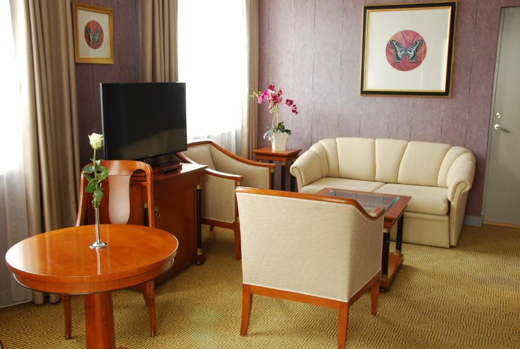 TV a/nebo společenská místnost v ubytování Grand Hotel Viljandi