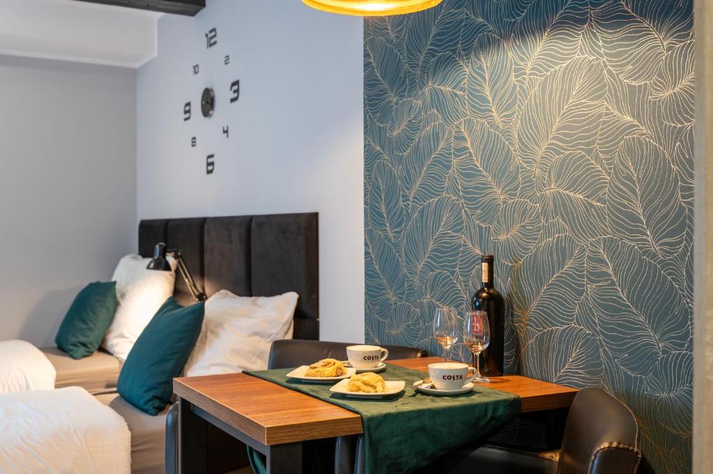 Nápoje v ubytovaní Kościelna Loft Apartaments