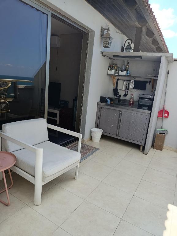 Penthouse Apartment On The Beach - 