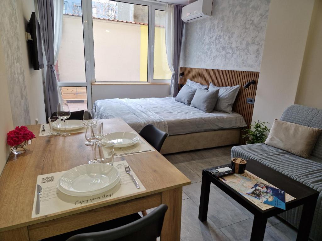 Postel nebo postele na pokoji v ubytování Malavi DV34 top center apartment Ruse