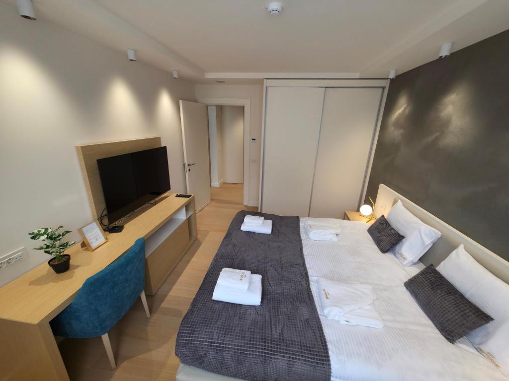 CENTRAL Stars Apartments & Free parking - One-Bedroom Apartment
