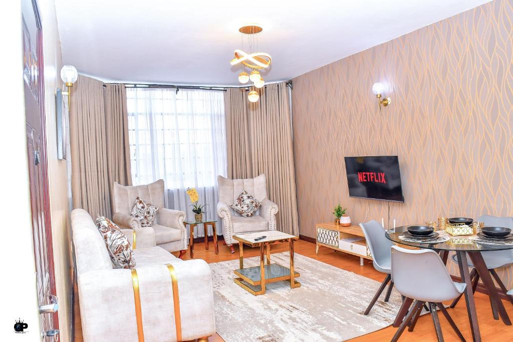 Sjónvarps- og/eða afþreyingartæki á Cozy BnB Tsavo Gardens Imara daima