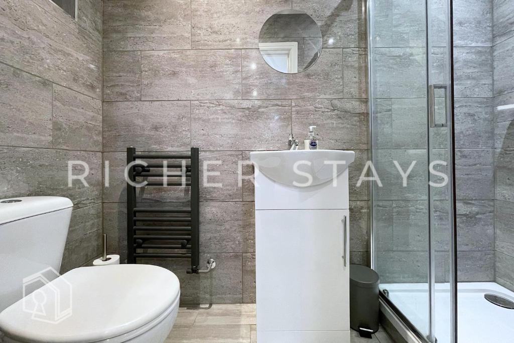 Hackney Suites - En-suite rooms & amenities - Resim 17
