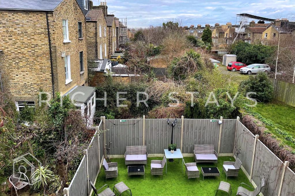 Hackney Suites - En-suite rooms & amenities - Resim 32