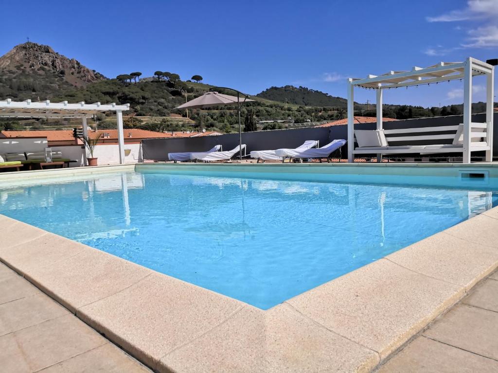 Kolam renang di atau dekat dengan Attico con piscina pivata a Porto Azzurro