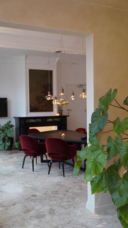 TV a/nebo společenská místnost v ubytování Hotel Hof van Aragon