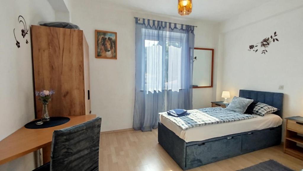 Łóżko lub łóżka w pokoju w obiekcie Apartmani Senka