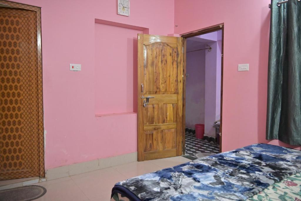 Postel nebo postele na pokoji v ubytování Mishra's Homestay