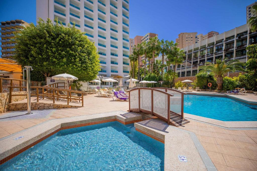 Bazén v ubytování Hotel Servigroup Castilla nebo v jeho okolí