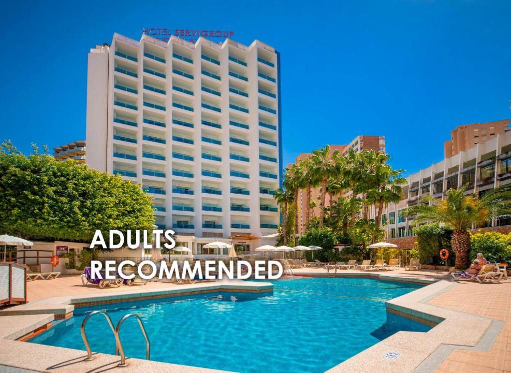 Bazén v ubytování Hotel Servigroup Castilla nebo v jeho okolí