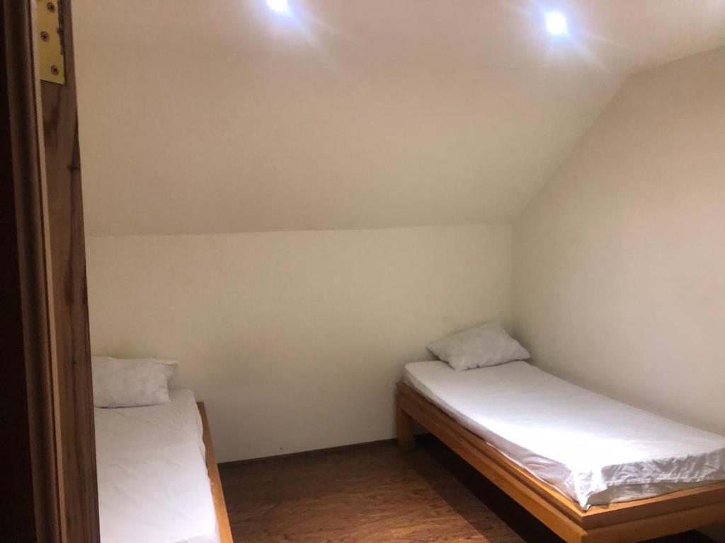 Postel nebo postele na pokoji v ubytování Elizbar Talakvadze Winery