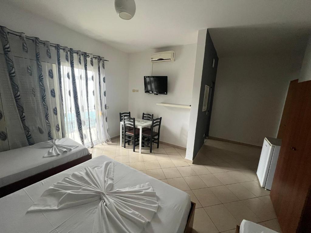 Postel nebo postele na pokoji v ubytování Bar Restorant Hotel “ MANI “