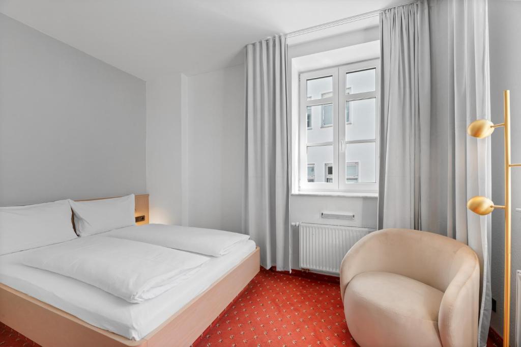 Postel nebo postele na pokoji v ubytování Steiners Hotel Airport-Messe