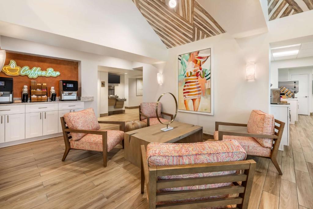 Best Western Plus Beach Resort photo