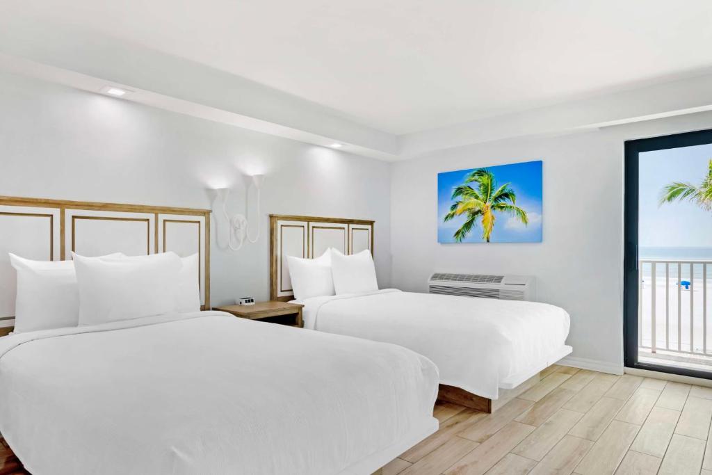 Ein Bett oder Betten in einem Zimmer der Unterkunft Best Western Plus Beach Resort