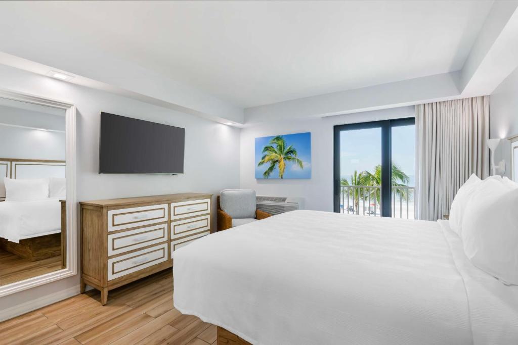 Ein Bett oder Betten in einem Zimmer der Unterkunft Best Western Plus Beach Resort