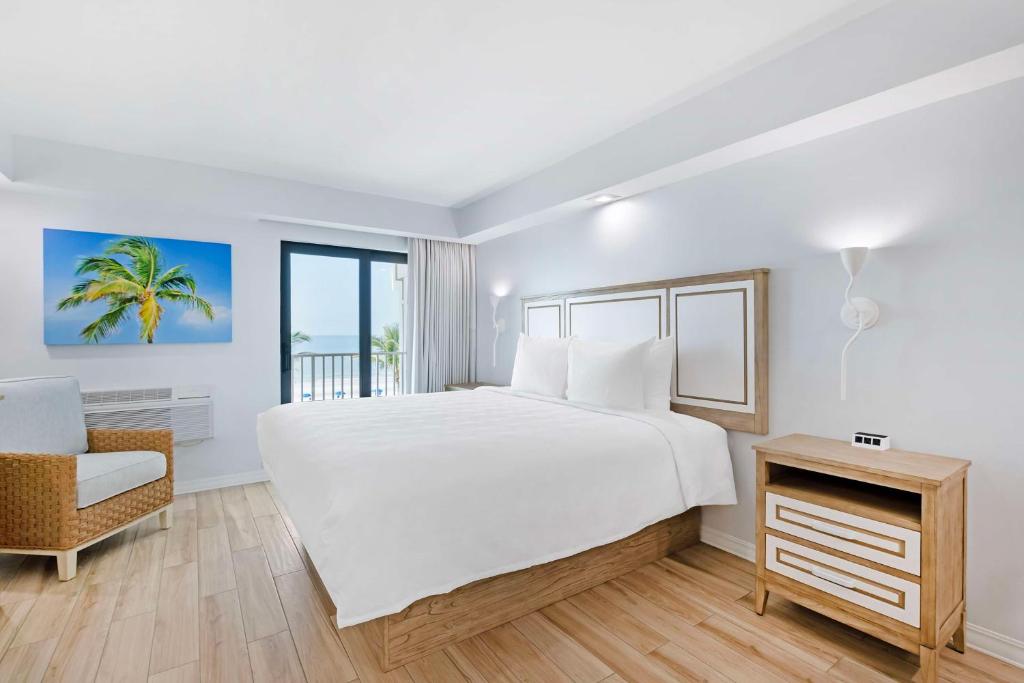 Ein Bett oder Betten in einem Zimmer der Unterkunft Best Western Plus Beach Resort