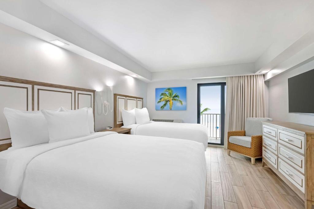 Ein Bett oder Betten in einem Zimmer der Unterkunft Best Western Plus Beach Resort