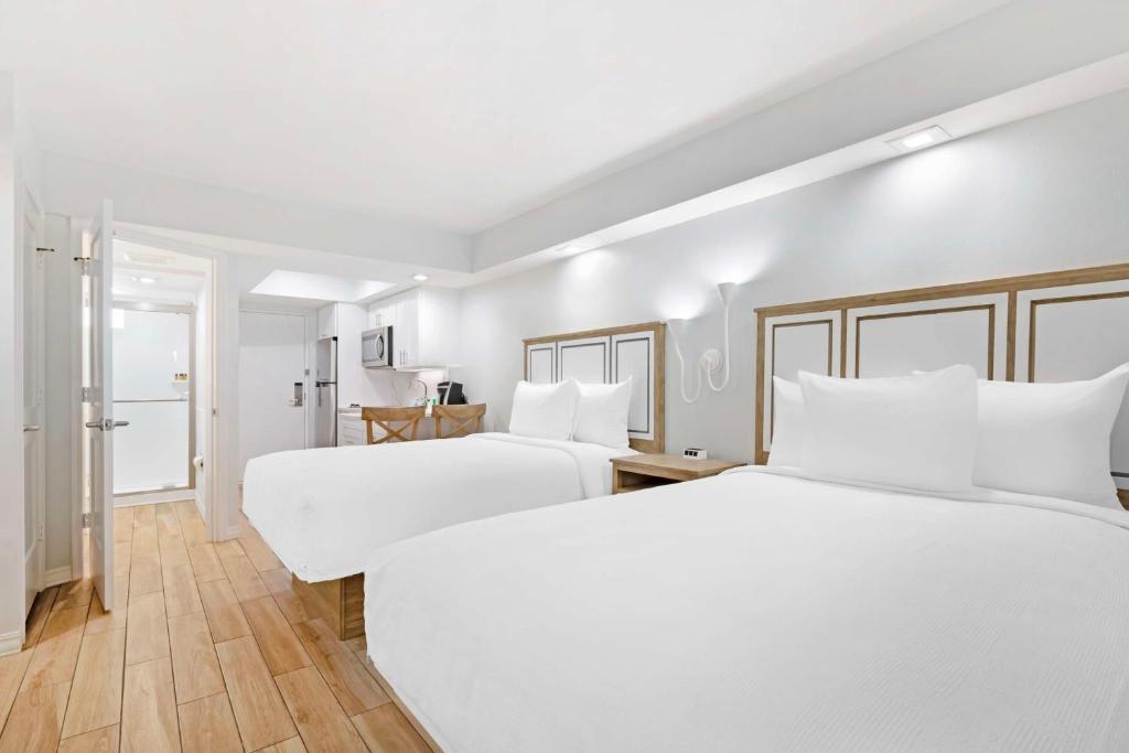 Ein Bett oder Betten in einem Zimmer der Unterkunft Best Western Plus Beach Resort