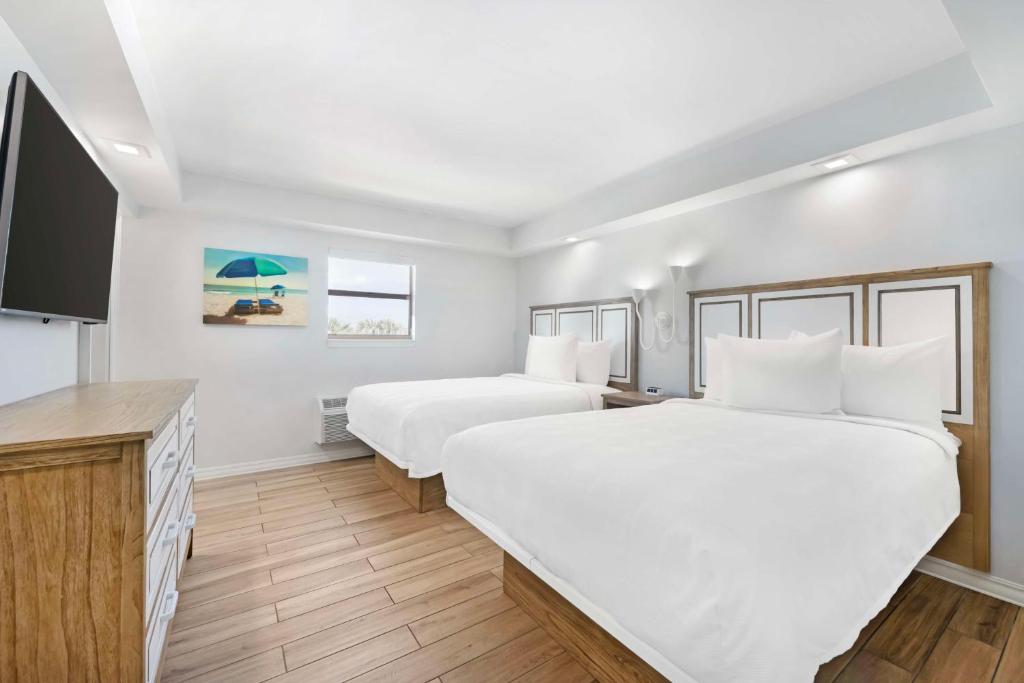 Ein Bett oder Betten in einem Zimmer der Unterkunft Best Western Plus Beach Resort