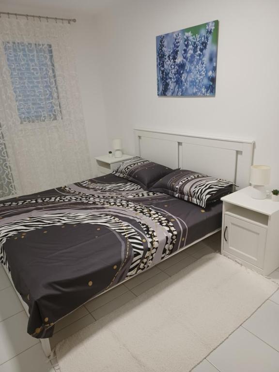 Postel nebo postele na pokoji v ubytování Apartmani Ana - Meka Draga