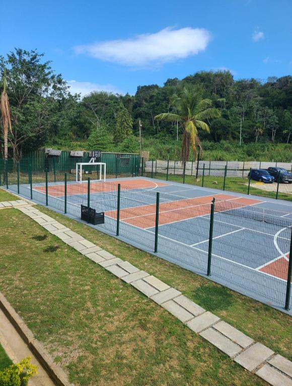 Tennis ja/või seinatennis majutusasutuses Mitchell's Secure Urban Escape või selle läheduses
