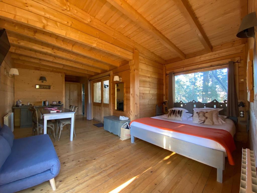 Les Cabanes Dans Les Bois Logis Hôtel - Family Cabin With Shower - 6 Persons