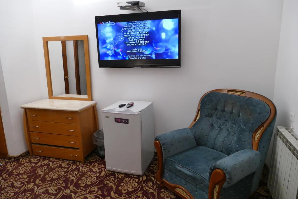 TV a/nebo společenská místnost v ubytování Zion Hotel