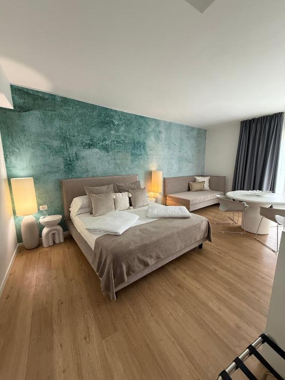 Postel nebo postele na pokoji v ubytování Torbole Aparthotel