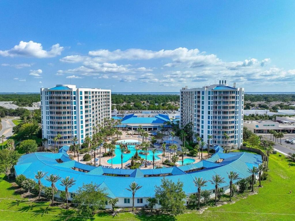 Der Swimmingpool an oder in der Nähe von 5 Star Resort 11th Fl Stunning Sunrise 2BR 2BA King Suite,Pools ,Shuttle or Walk to Beach