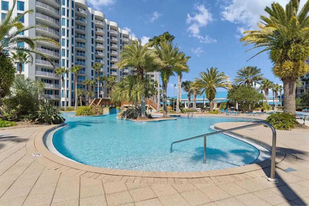 Der Swimmingpool an oder in der Nähe von 5 Star Resort 11th Fl Stunning Sunrise 2BR 2BA King Suite,Pools ,Shuttle or Walk to Beach