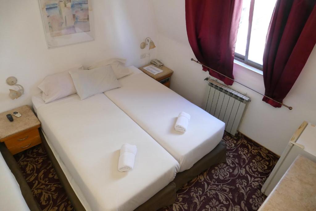 Postel nebo postele na pokoji v ubytování Zion Hotel