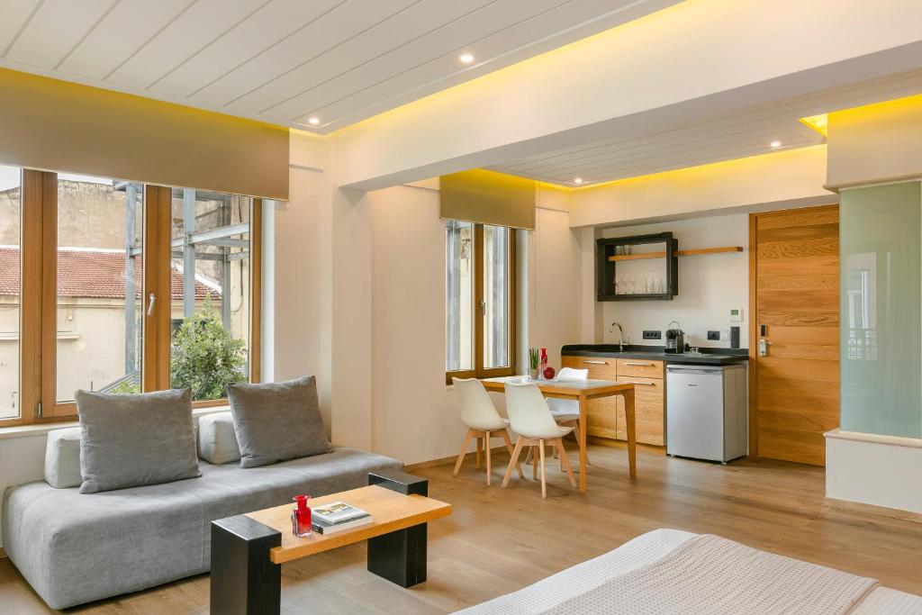 Kuchyň nebo kuchyňský kout v ubytování Querini Luxury Suites