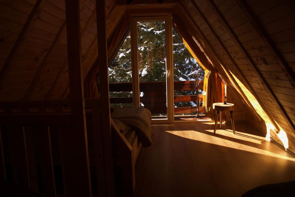 a room with a window in a tent at Evergreen Tiny Homes in Peje