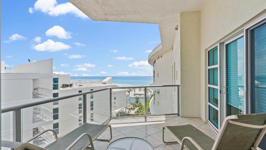 a balcony with chairs and a view of the ocean at Crescent Siesta Key Charmer in Siesta Key