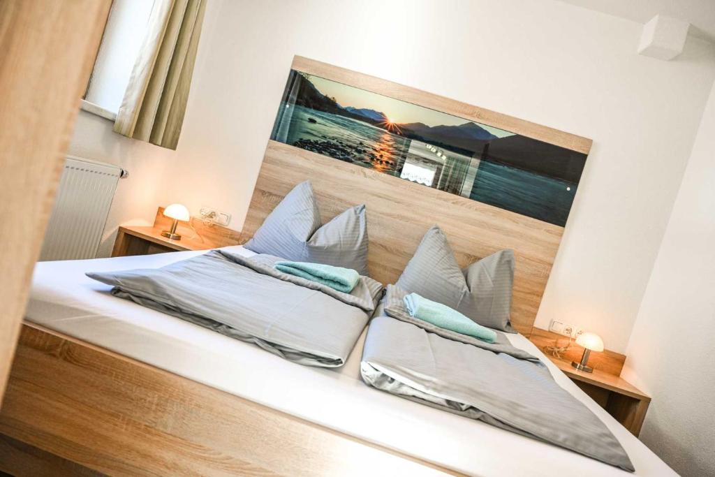 Posteľ alebo postele v izbe v ubytovaní Appartements Schwarzer Adler