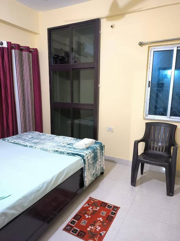 Postel nebo postele na pokoji v ubytování Cosy 1BHK well furnished flat-Kamal Jal