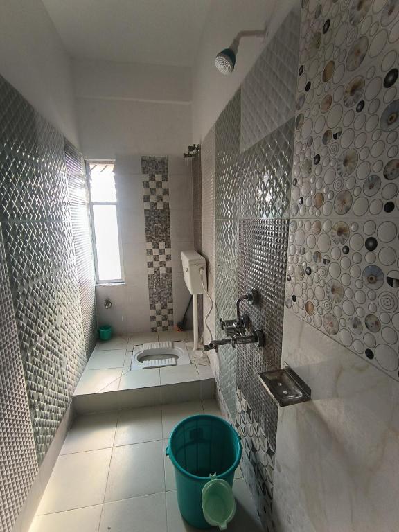 Koupelna v ubytování Cosy 1BHK well furnished flat-Kamal Jal