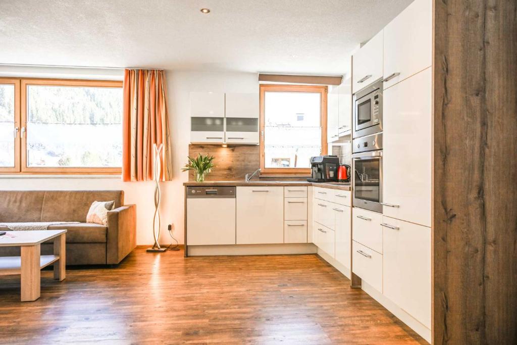 Kuchyňa alebo kuchynka v ubytovaní Appartements Schwarzer Adler