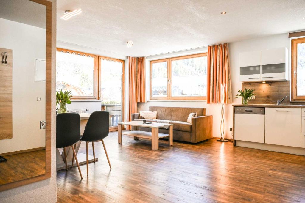 Kuchyňa alebo kuchynka v ubytovaní Appartements Schwarzer Adler