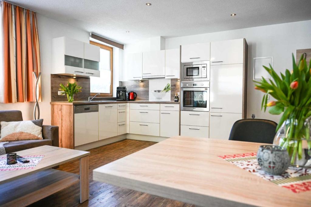 Kuchyňa alebo kuchynka v ubytovaní Appartements Schwarzer Adler