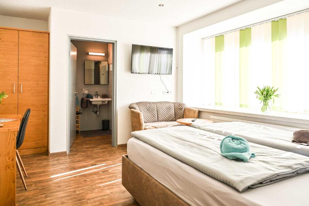 Posteľ alebo postele v izbe v ubytovaní Appartements Schwarzer Adler