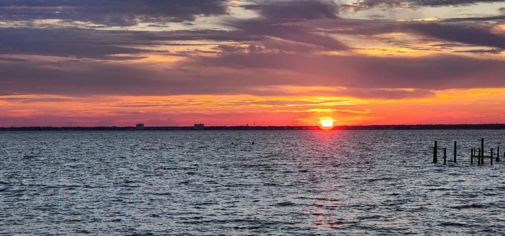 Quality Inn & Suites Gulf Breeze Bayside near Pensacola Beach photo
