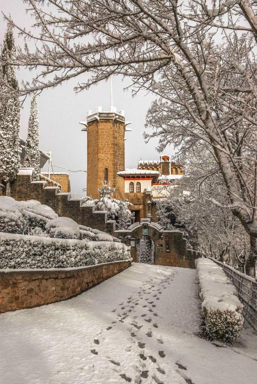 Hotel Castillo El Collado en invierno