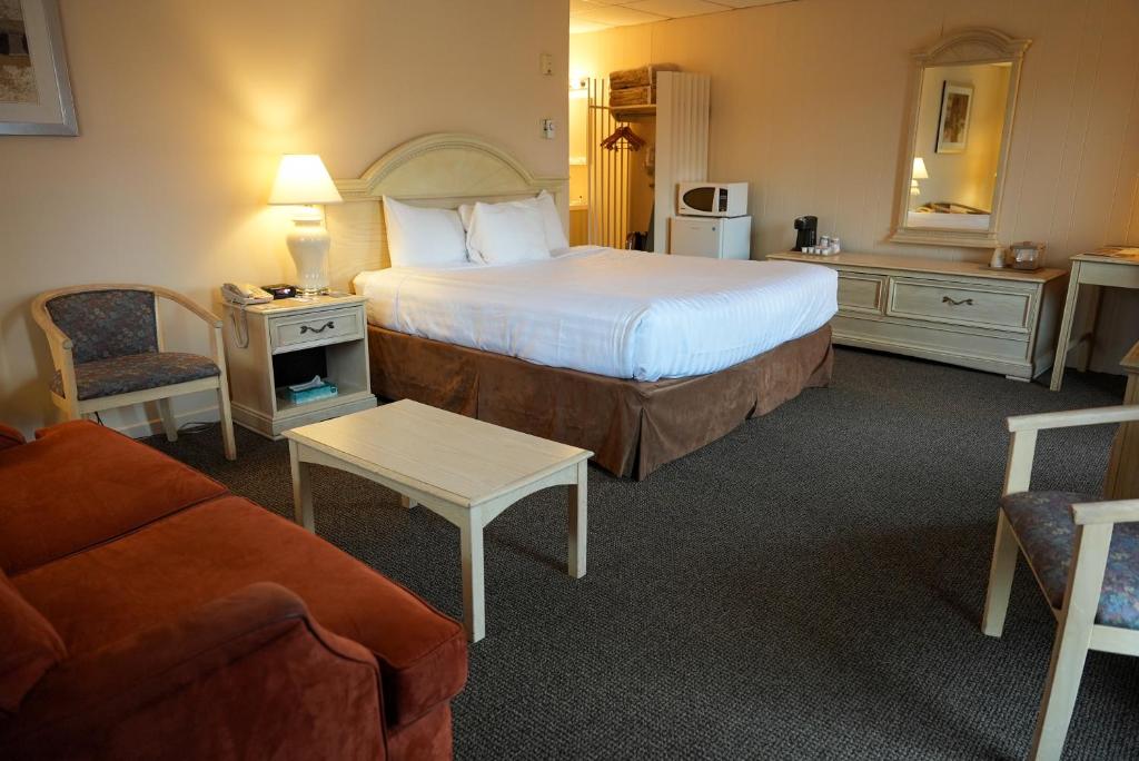 
King Suite with Two Sofa Beds - Non-Smoking
