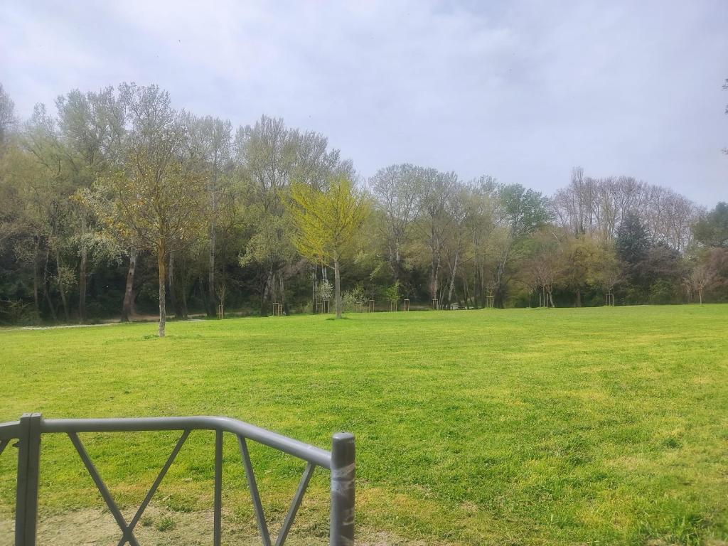 Foto dalla galleria di Une petite maison dans un quartier calme dans la zone verte proximité tous commerces a Carpentras
