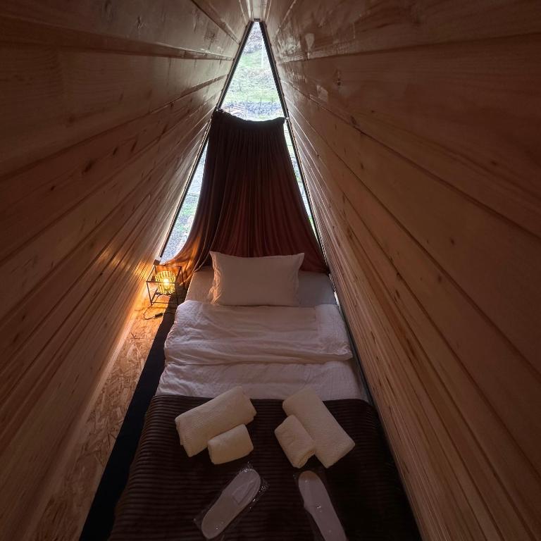 Postel nebo postele na pokoji v ubytování Vardzia Glamping